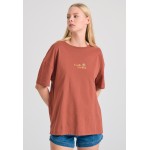 Γυναικείο loose fit t-shirt με exotic τύπωμα στην