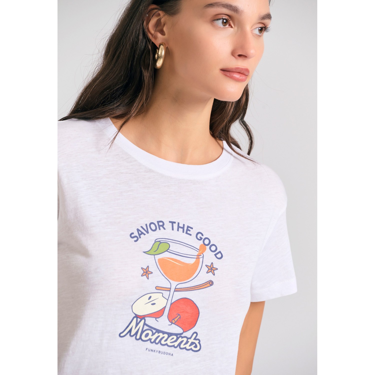 Γυναικείο t-shirt με graphic τύπωμα στο στήθος Γυναικείο t-shirt με graphic τύπωμα στο στήθος