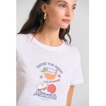 Γυναικείο t-shirt με graphic τύπωμα στο στήθος Γυναικείο t-shirt με graphic τύπωμα στο στήθος