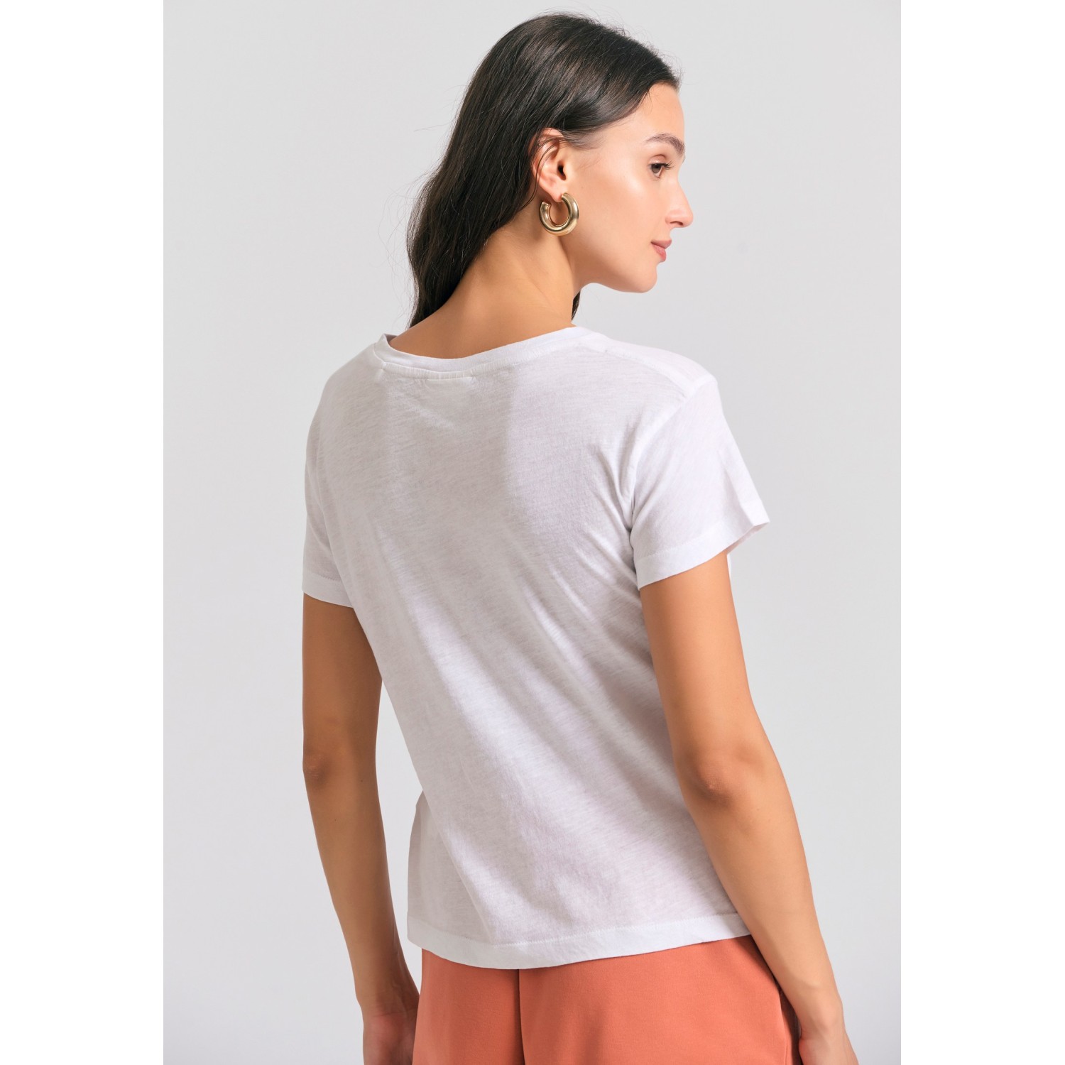 Γυναικείο t-shirt με graphic τύπωμα στο στήθος Γυναικείο t-shirt με graphic τύπωμα στο στήθος