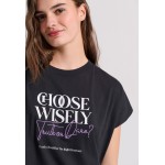 Γυναικείο t-shirt με pop art τύπωμα στην πλάτη