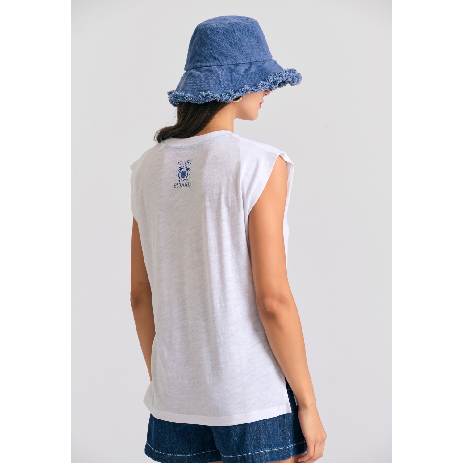 Γυναικείο t-shirt με tropical τύπωμα Γυναικείο t-shirt με tropical τύπωμα
