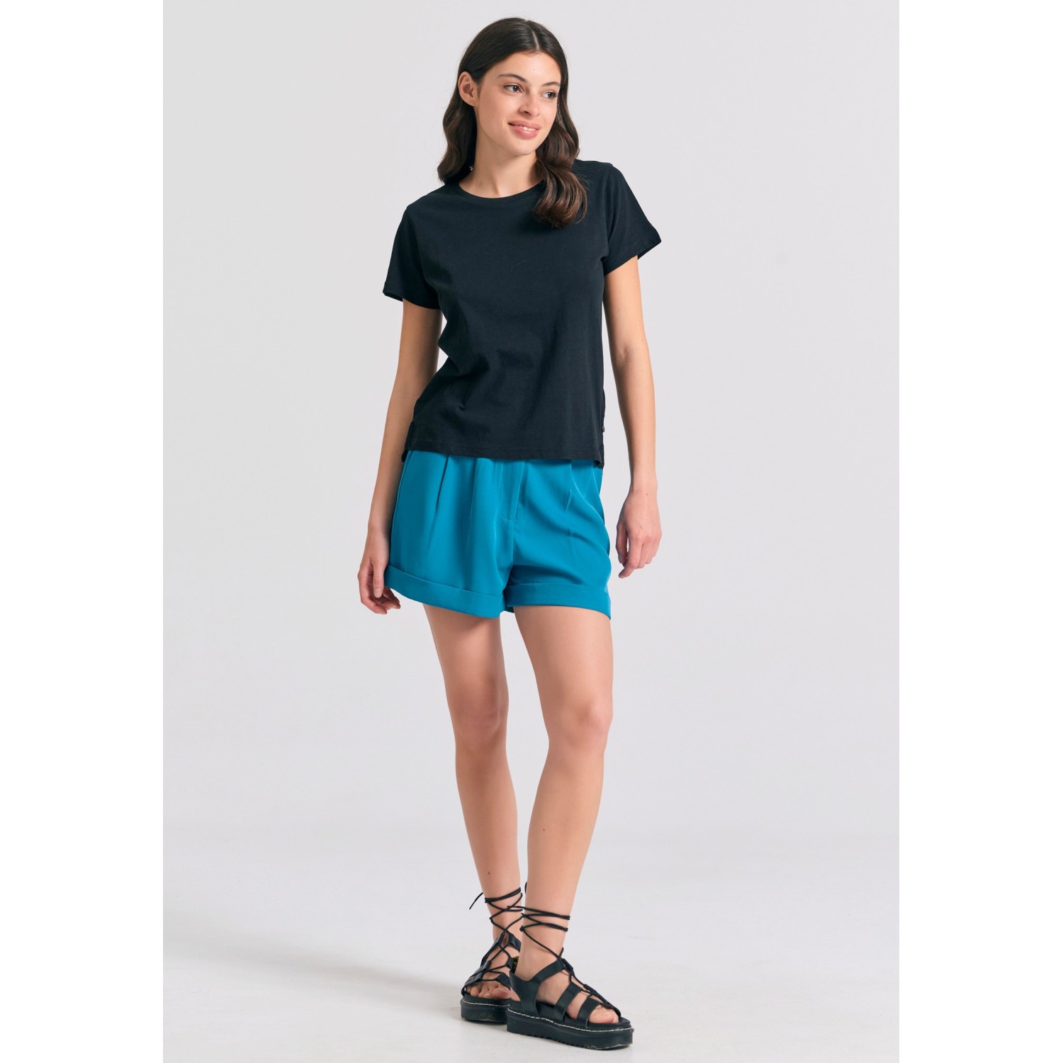 Γυναικείο t-shirt με στρογγυλή λαιμόκοψη - The ess