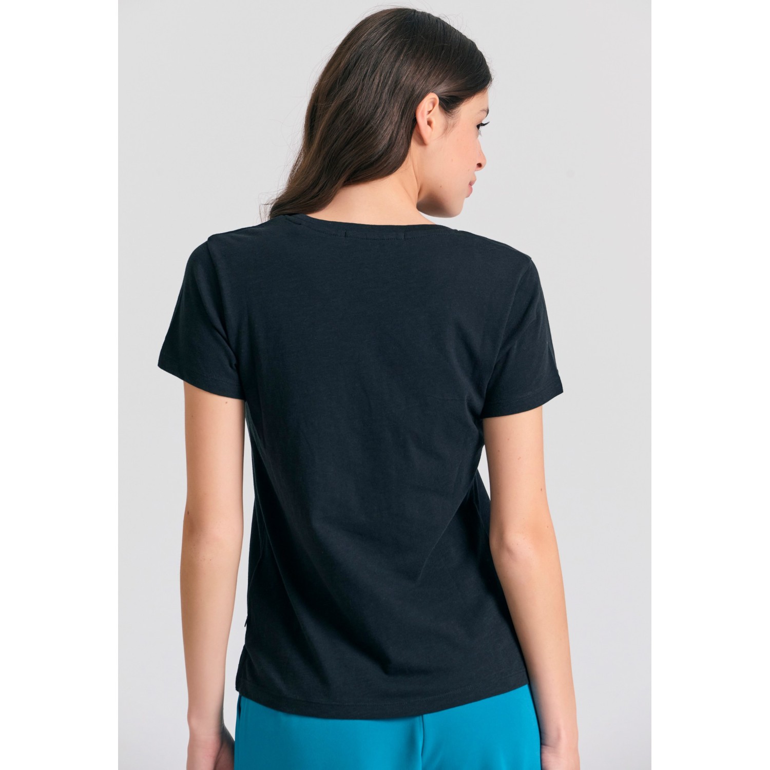 Γυναικείο t-shirt με στρογγυλή λαιμόκοψη - The ess