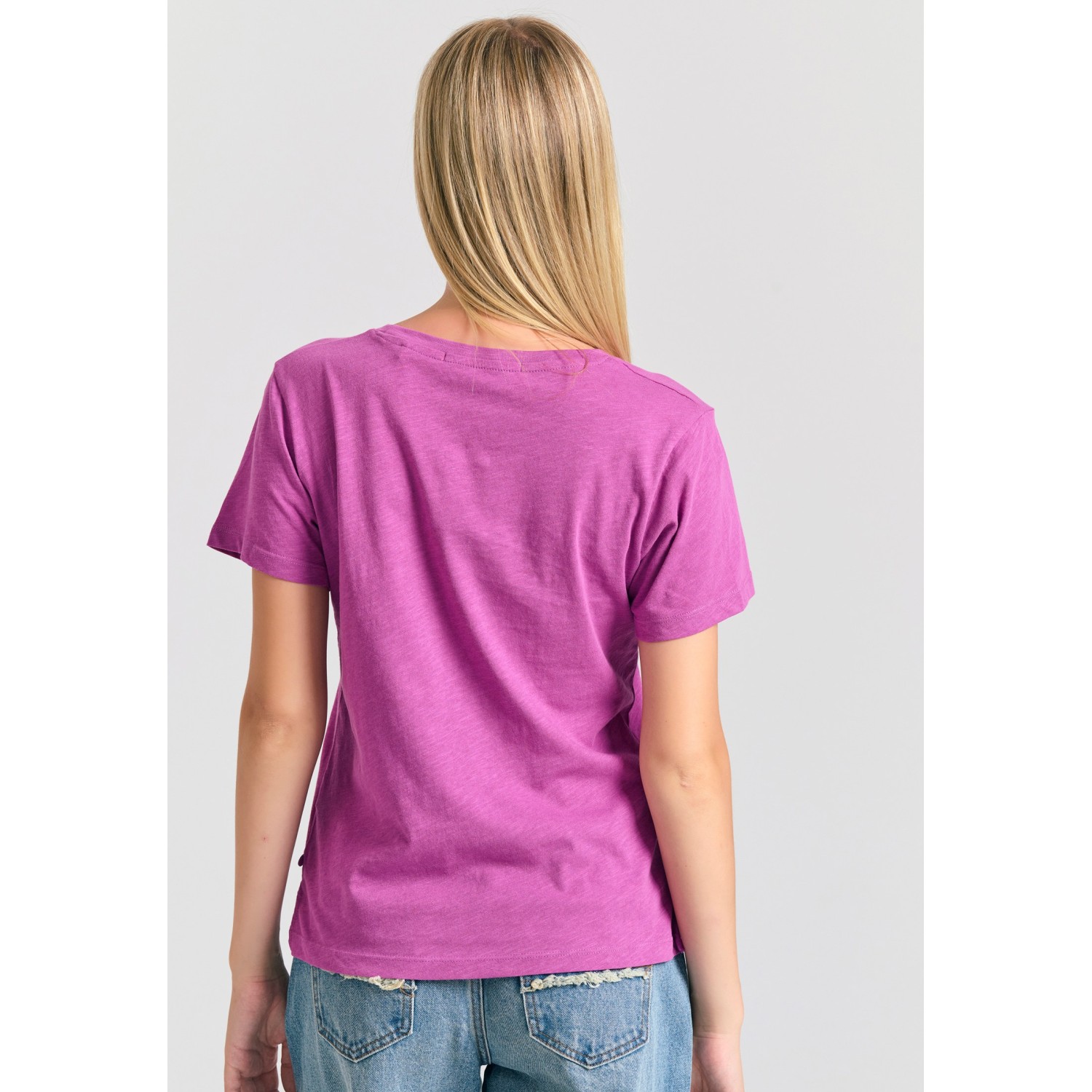 Γυναικείο t-shirt με στρογγυλή λαιμόκοψη - The ess