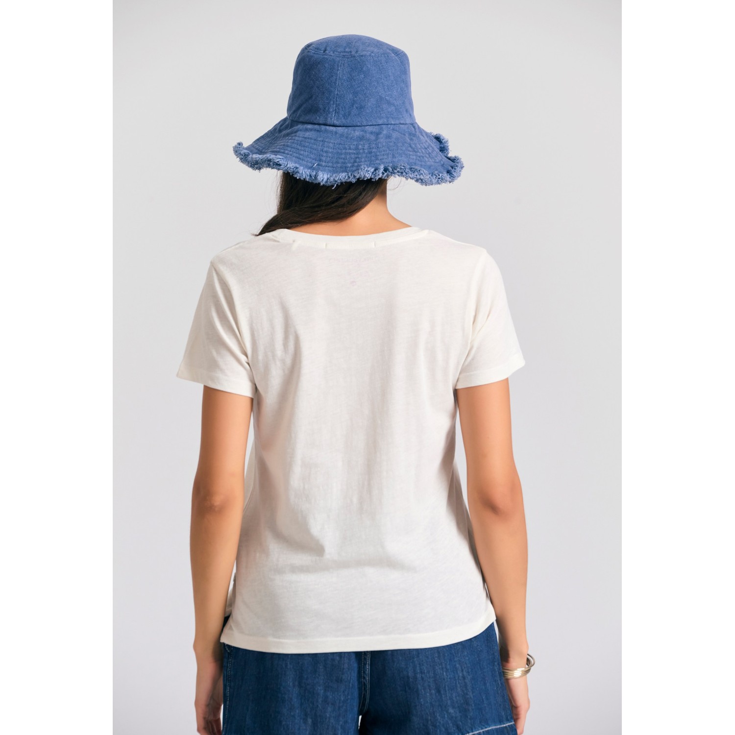 Γυναικείο t-shirt με στρογγυλή λαιμόκοψη - The ess