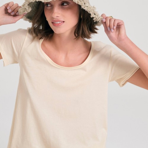 Γυναικείο t-shirt με στρογγυλή λαιμόκοψη - The ess