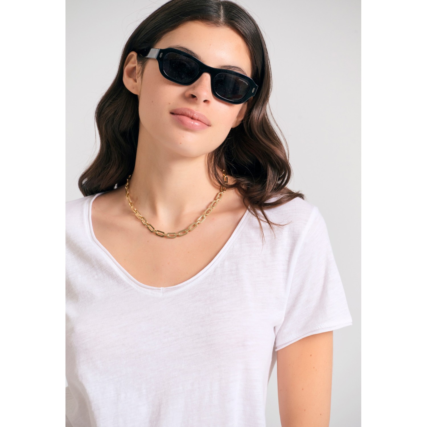 Γυναικείο V-neck t-shirt με raw edges - The essent Γυναικείο V-neck t-shirt με raw edges - The essent