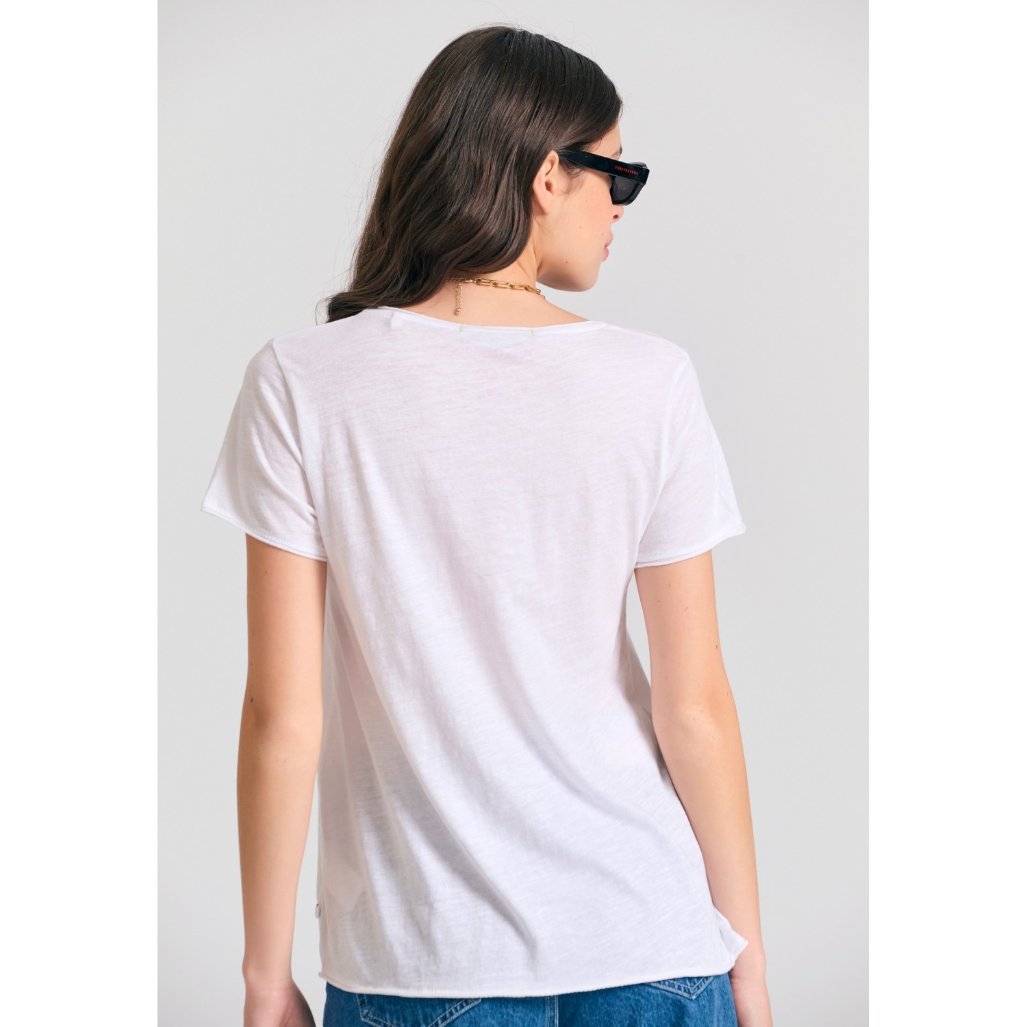 Γυναικείο V-neck t-shirt με raw edges - The essent Γυναικείο V-neck t-shirt με raw edges - The essent