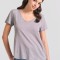 Γυναικείο V-neck t-shirt με raw edges - The essent