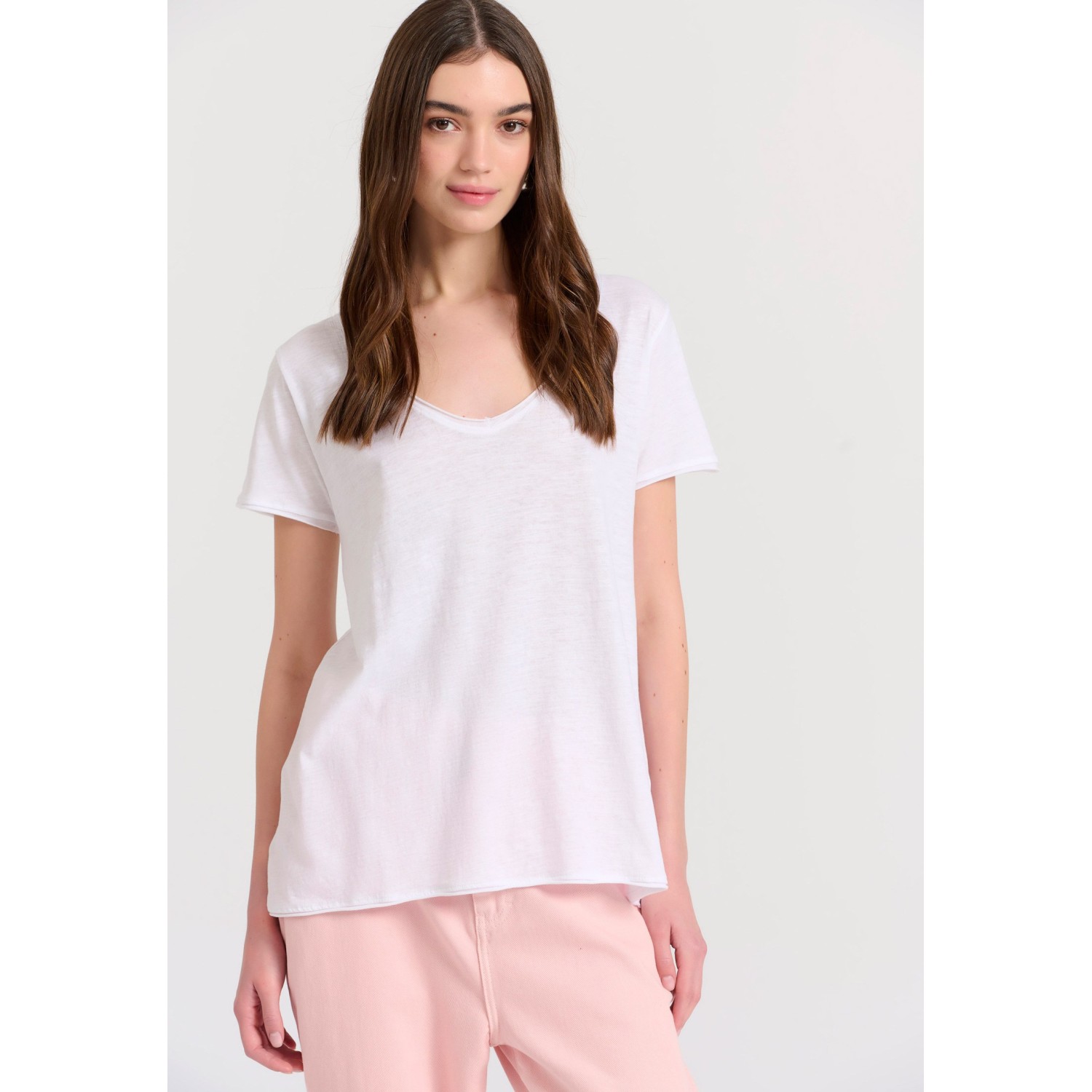 Γυναικείο V-neck μονόχρωμο t-shirt - The essential
