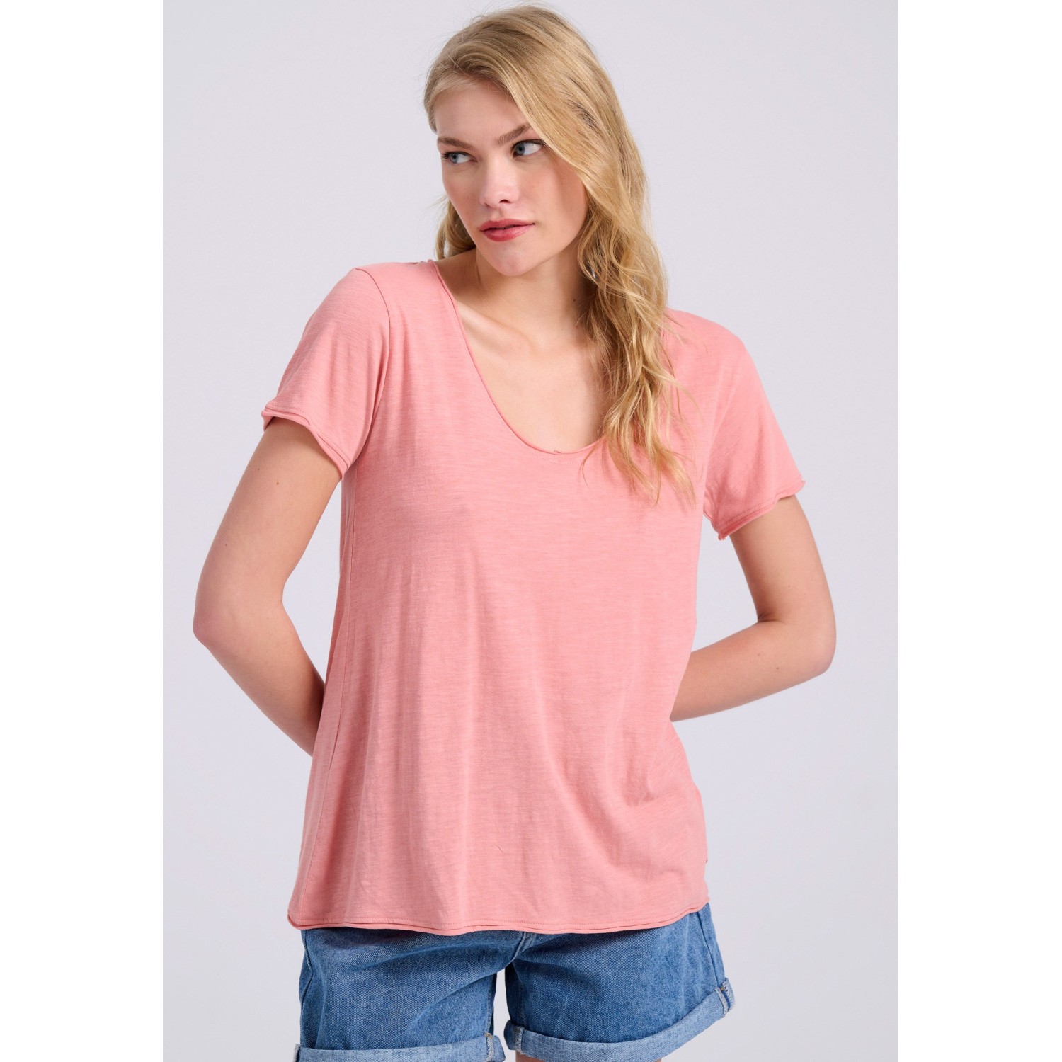 Γυναικείο V-neck μονόχρωμο t-shirt - The essential