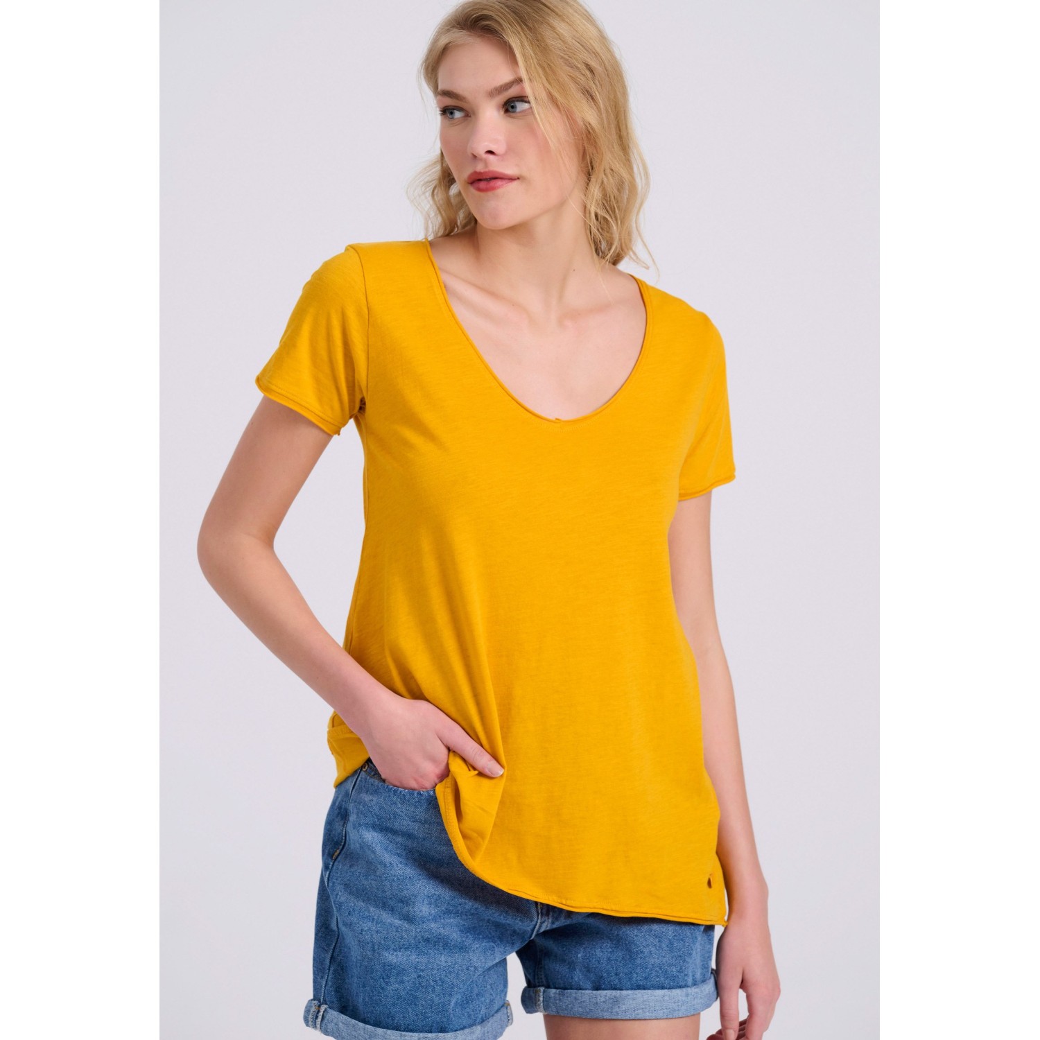 Γυναικείο V-neck μονόχρωμο t-shirt - The essential