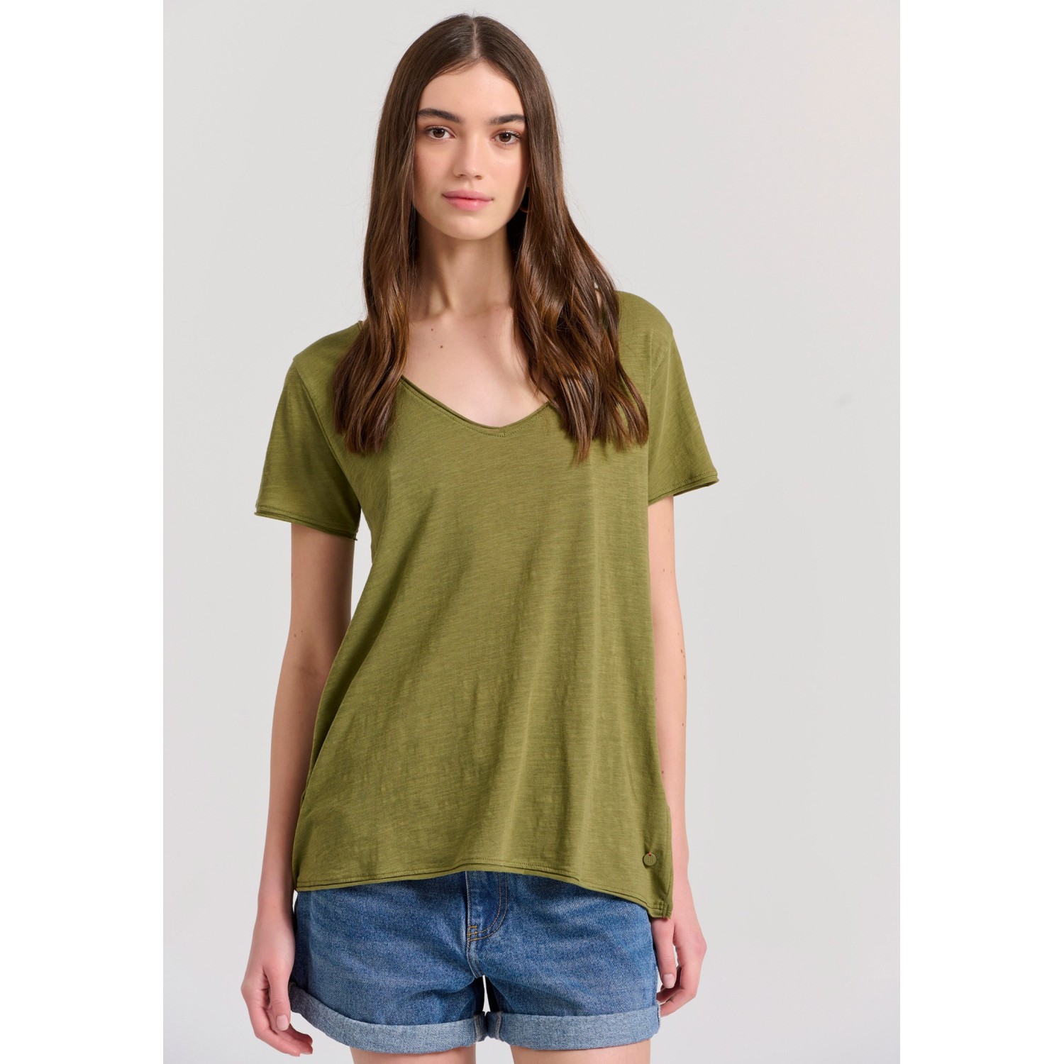 Γυναικείο V-neck μονόχρωμο t-shirt - The essential Γυναικείο V-neck μονόχρωμο t-shirt - The essential