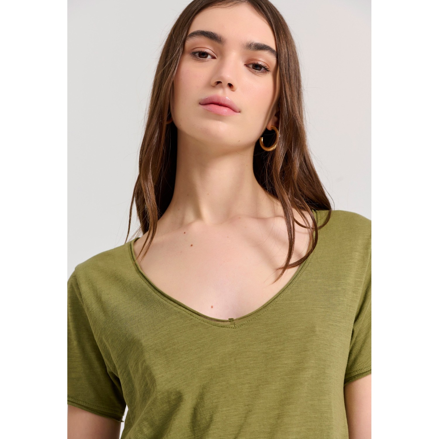 Γυναικείο V-neck μονόχρωμο t-shirt - The essential Γυναικείο V-neck μονόχρωμο t-shirt - The essential