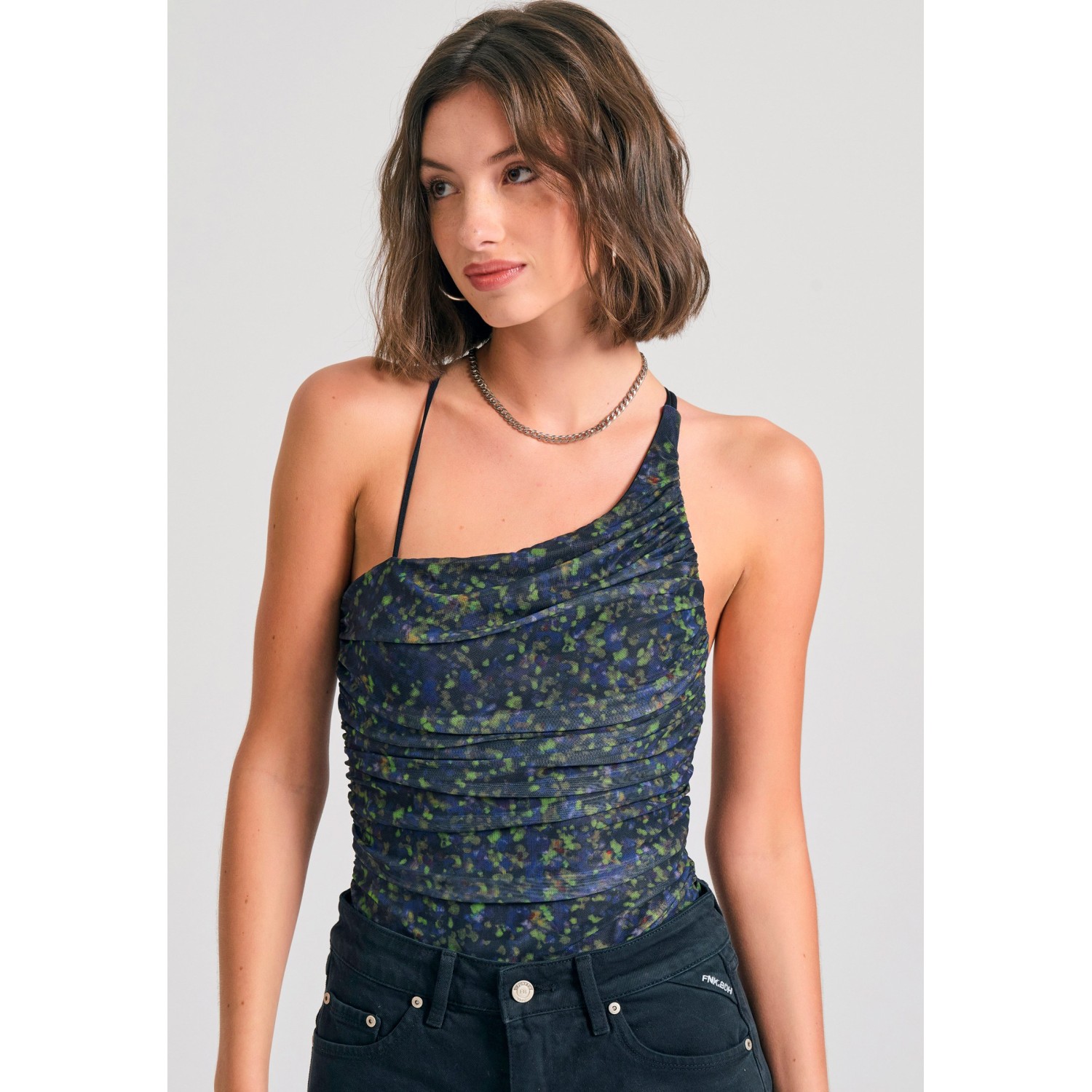 Εμπριμέ off shoulder κορμάκι με τούλι