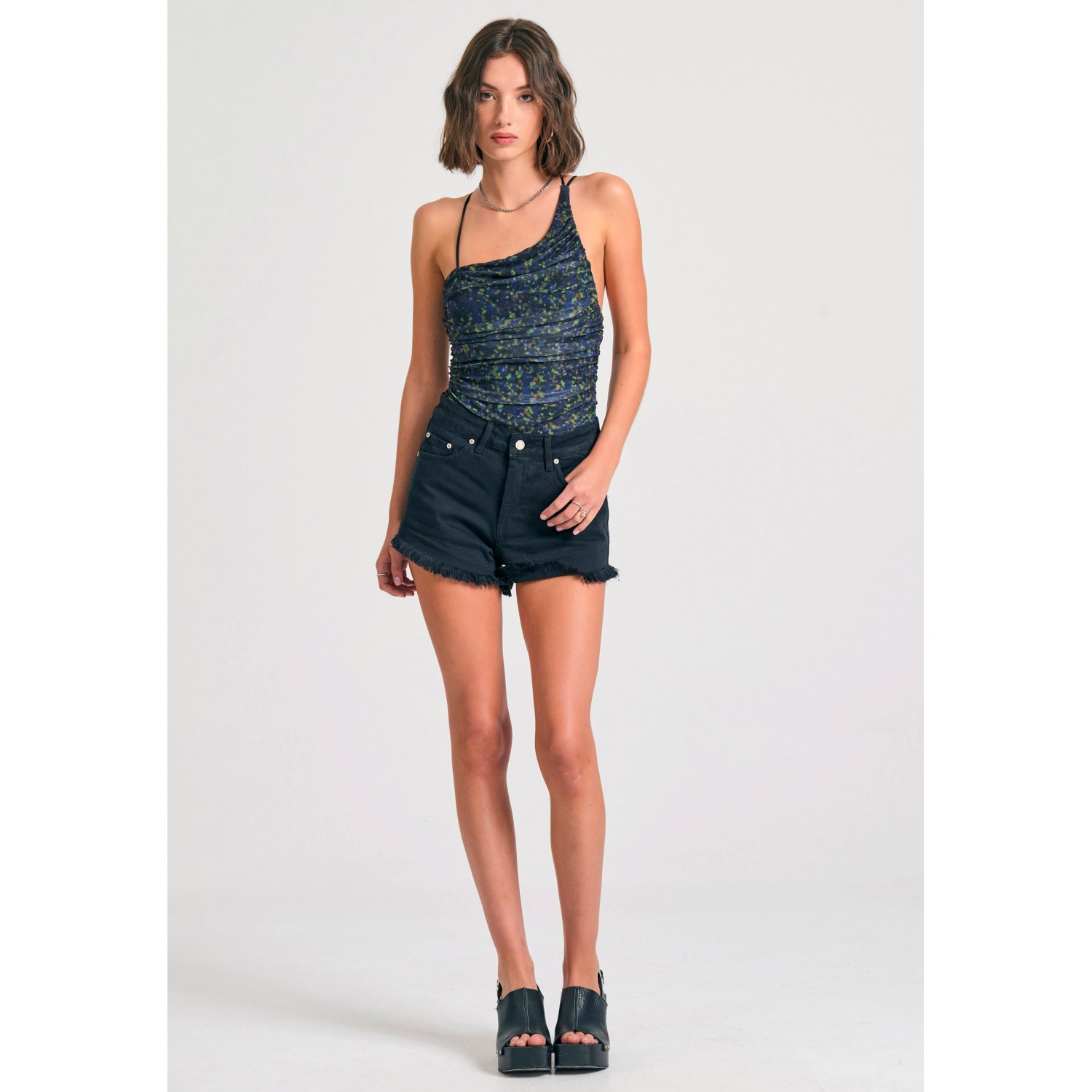 Εμπριμέ off shoulder κορμάκι με τούλι