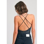 Εμπριμέ off shoulder κορμάκι με τούλι