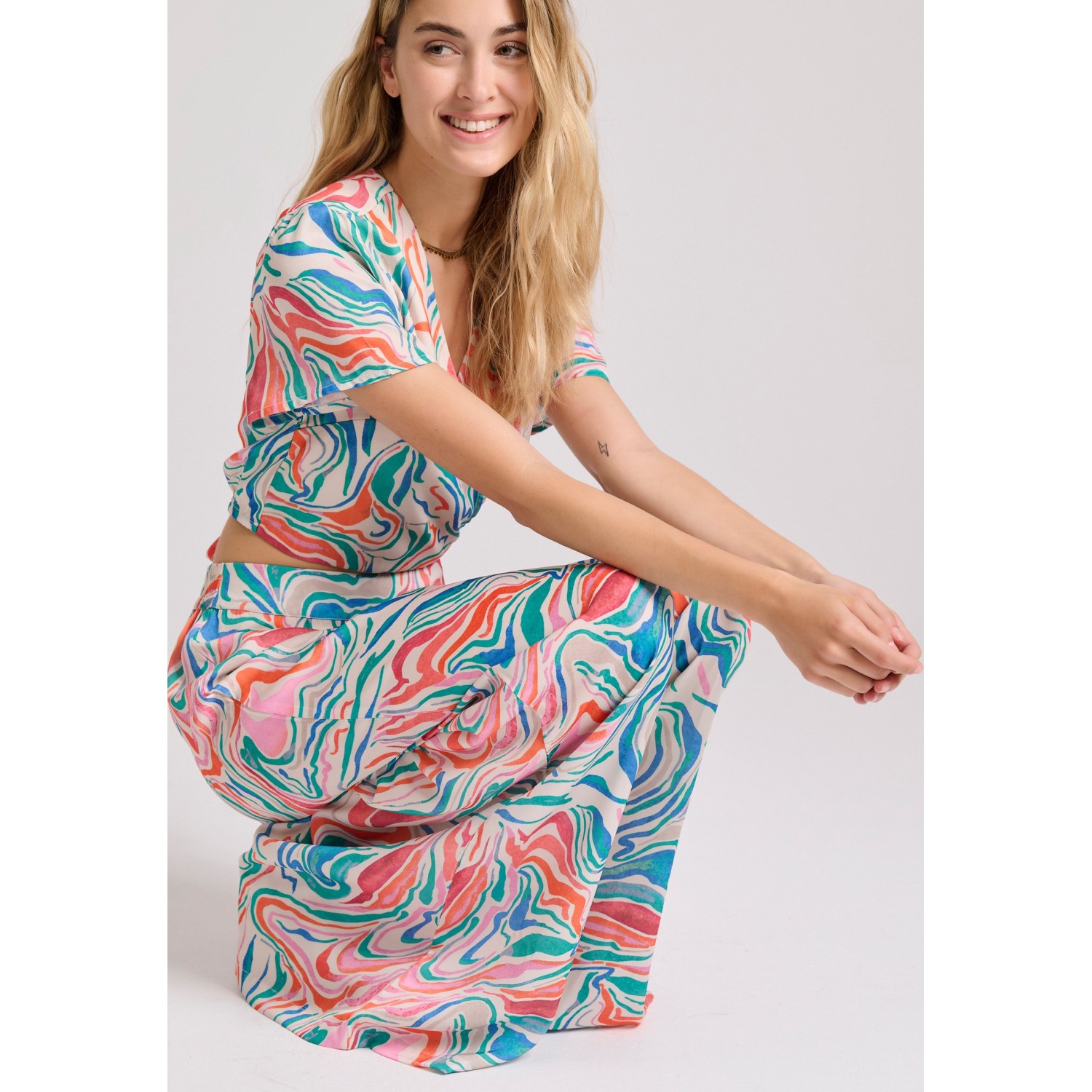 Εμπριμέ wide leg παντελόνα