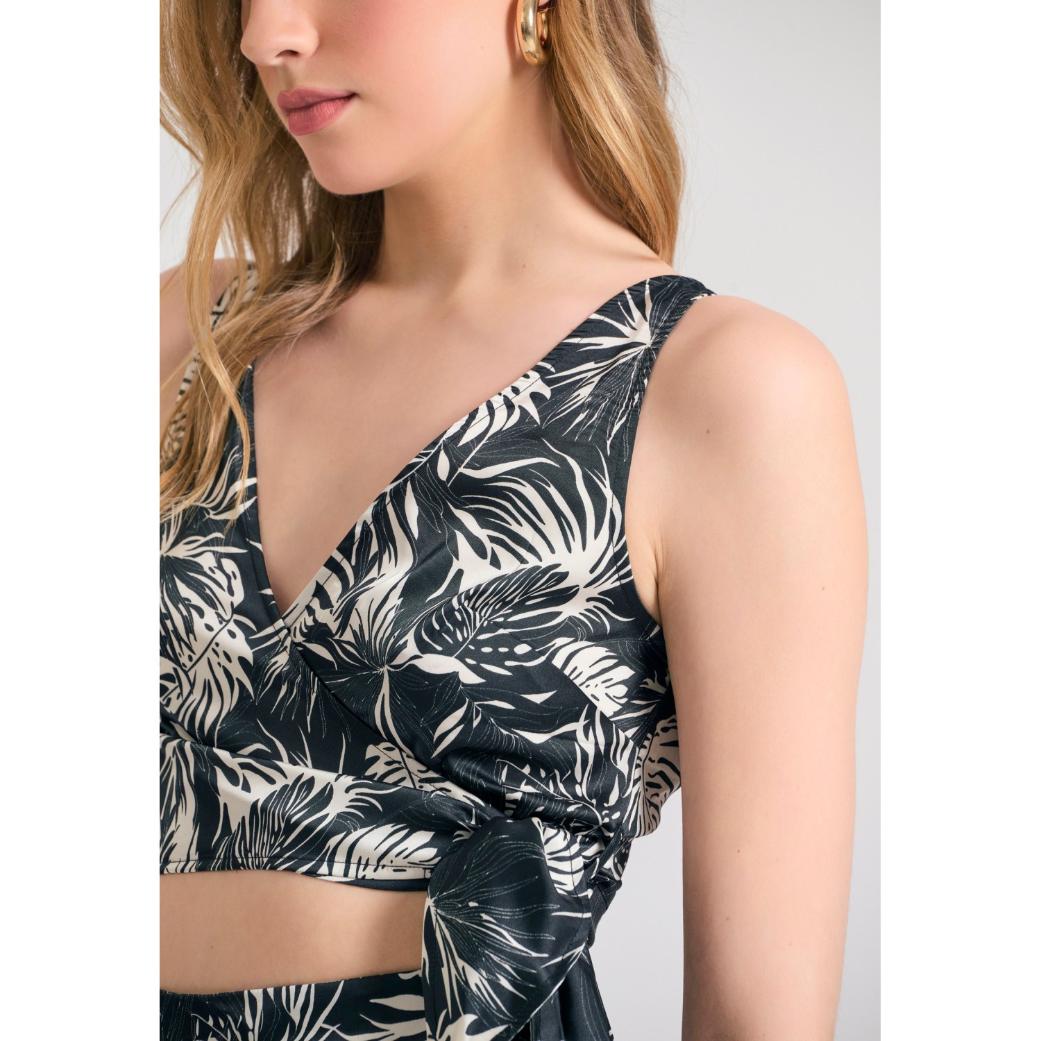 Κρουαζέ cropped top με all over τύπωμα