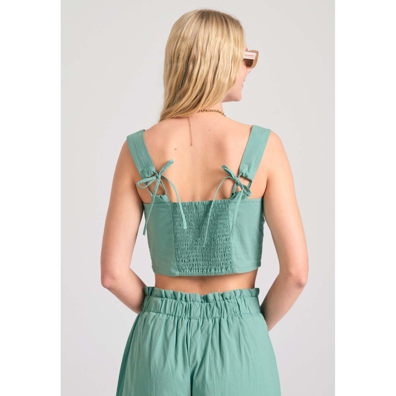 Μονόχρωμο βαμβακερό cropped top