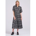 Σεμιζιέ εμπριμέ μάξι φόρεμα με βολάν σε boho look