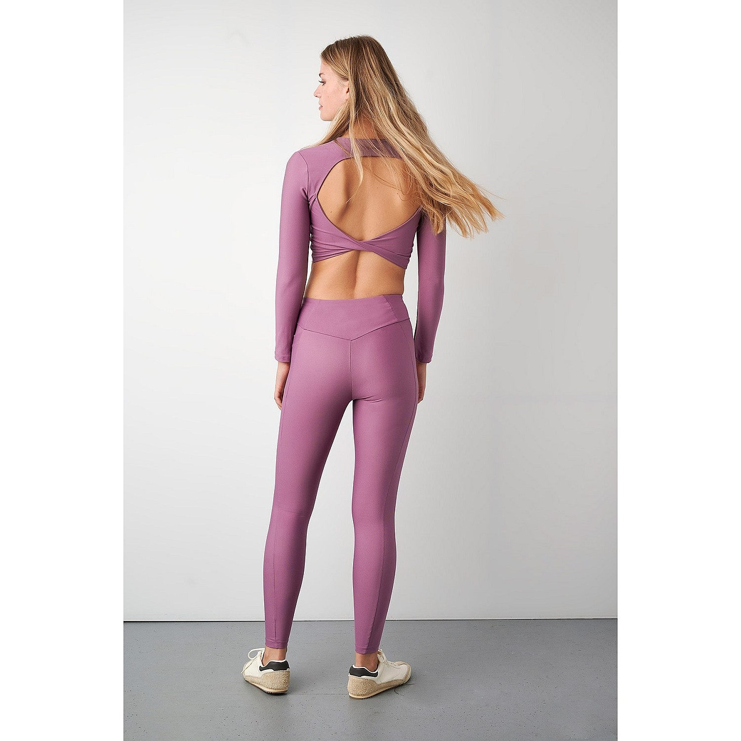 Γυναικείο Εφαρμοστό Μακρυμάνικο Crop Top SUGARFREE