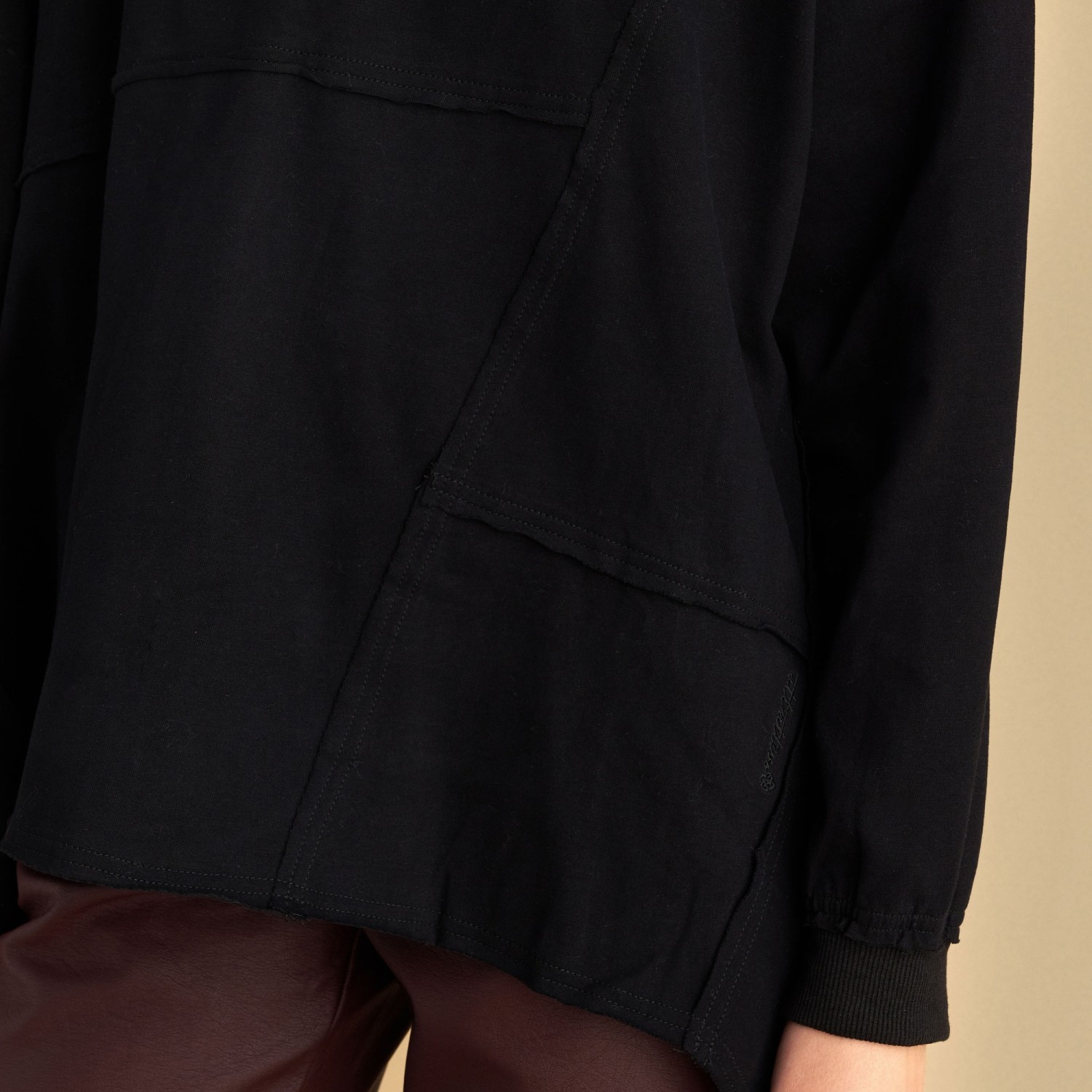 Γυναικεία Μπλούζα Μακρύ Μανίκι με Oversized Γραμμή ATTRATTIVO