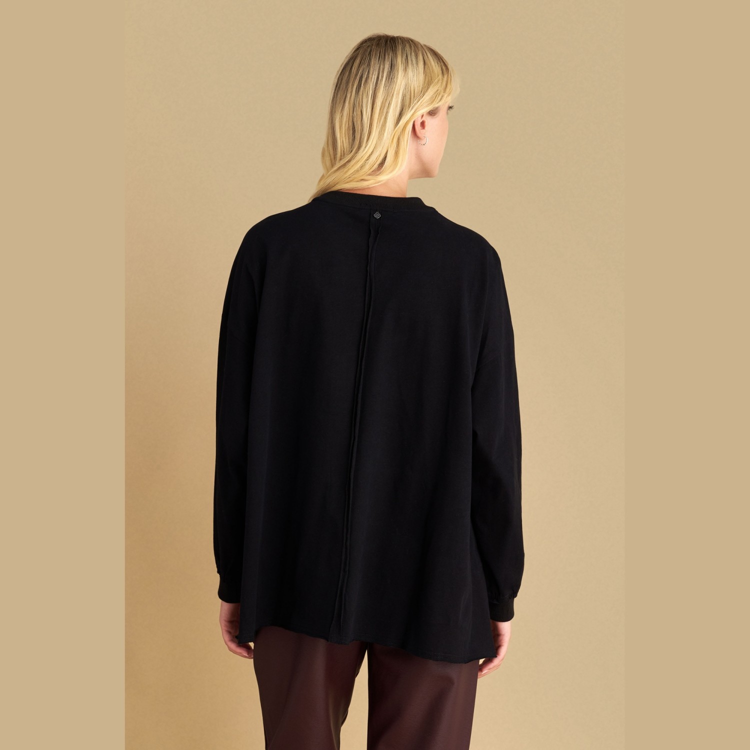 Γυναικεία Μπλούζα Μακρύ Μανίκι με Oversized Γραμμή ATTRATTIVO