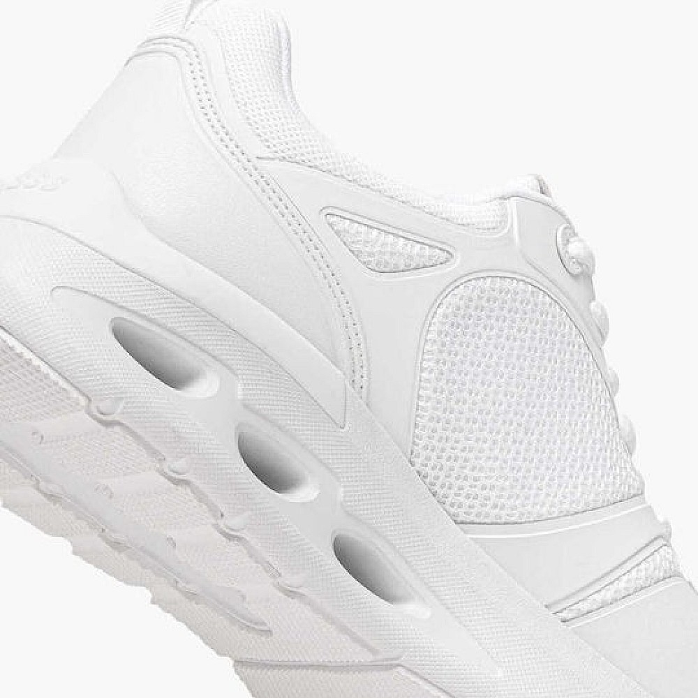 Γυναικεία Sneakers Sebass με Ανάγλυφο Λογότυπο GUESS