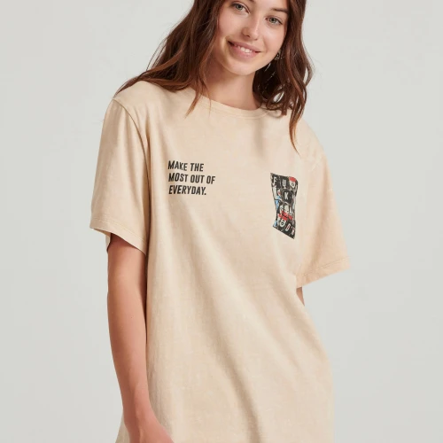 FUNKY BUDDHA Relaxed fit garment dyed t-shirt με τύπωμα στην πλ