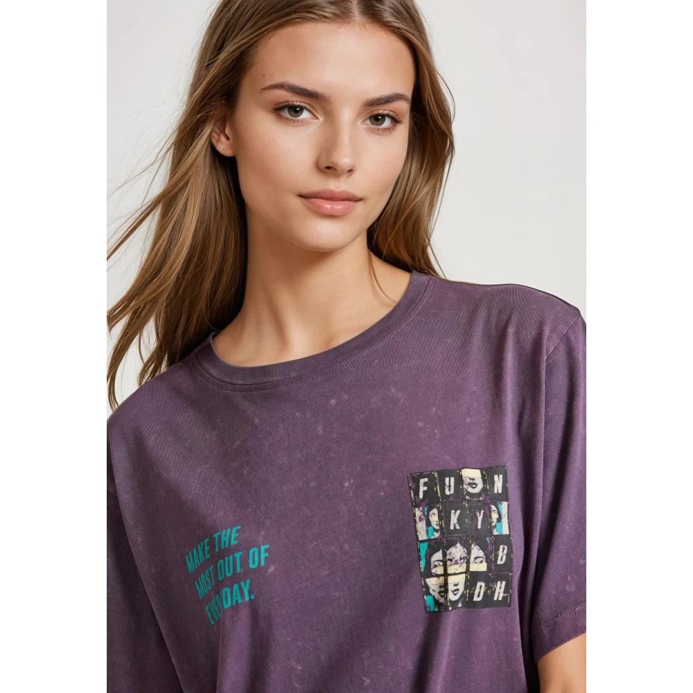 FUNKY BUDDHA Relaxed fit garment dyed t-shirt με τύπωμα στην πλ